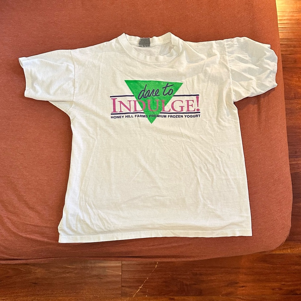 Vintage white t-shirt, fits m/l! Great, colorful graphics!